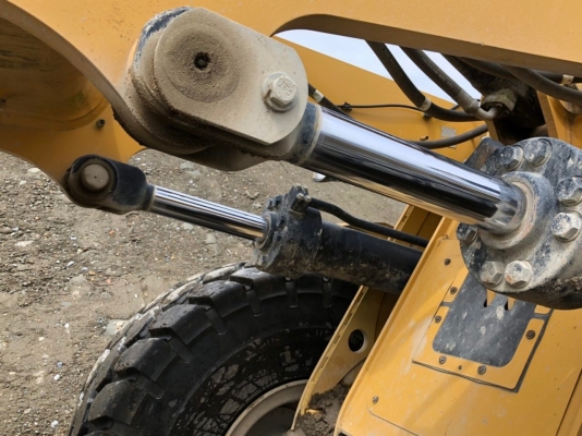 ขายรถตัก CATERPILLAR 966M สภาพพร้อมใช้ สนใจติดต่อ อำพล 090-9694506/ 080-3031241