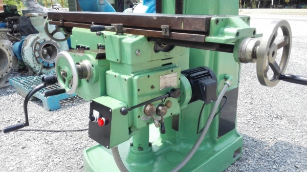 เครื่องมิลลิ่งใต้หวันM2 Milling MTW หัวสปินเดิลปรับรอบสายพาน ฟีดเดินเกียร์ปรับสปีดได้ ไฟ 380V สภาพสว