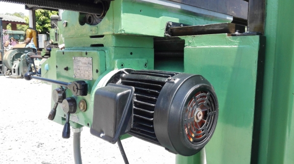 เครื่องมิลลิ่งใต้หวันM2 Milling MTW หัวสปินเดิลปรับรอบสายพาน ฟีดเดินเกียร์ปรับสปีดได้ ไฟ 380V สภาพสว