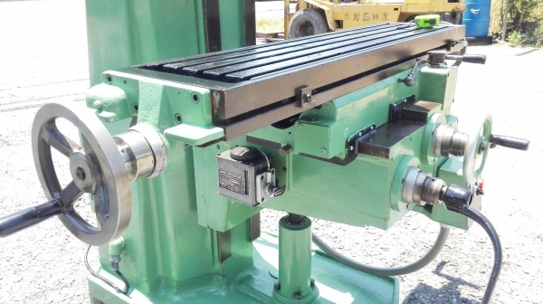 เครื่องมิลลิ่งใต้หวันM2 Milling MTW หัวสปินเดิลปรับรอบสายพาน ฟีดเดินเกียร์ปรับสปีดได้ ไฟ 380V สภาพสว