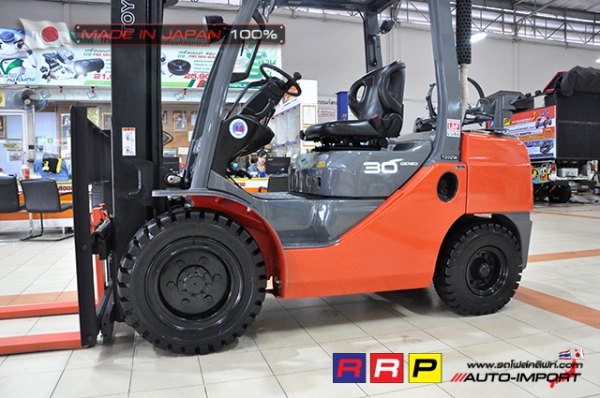 ขายรถโฟล์คลิฟท์มือสอง TOYOTA รุ่น 8FG30-30115 นำเข้าจากประเทศญี่ปุ่น 100\% ไม่เคยใช้งานในไทย