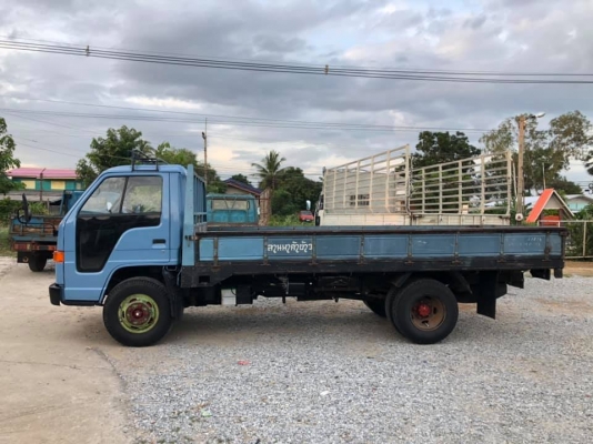 ขายครับ รถบรรทุก 6 ล้อ ISUZU NPR 115 แรง กระบะ 4.3 เมตร รถสวยพร้อมใช้
