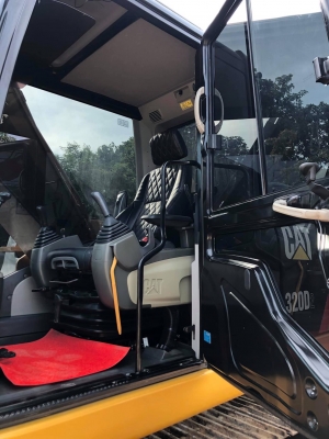 ขายด่วน!! Cat 320D2 ไมล์ ชม.3,900