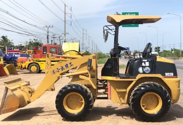 ขายรถตักล้อยาง CAT 902B ปี 2012 (6XX ชั่วโมง) นำเข้าเองจากญี่ปุ่น สภาพสวยพร้อมใช้ มีVDOการทำงานครับ