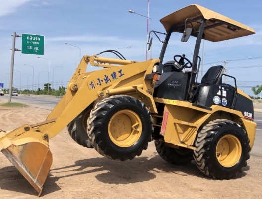 ขายรถตักล้อยาง CAT 902B ปี 2012 (6XX ชั่วโมง) นำเข้าเองจากญี่ปุ่น สภาพสวยพร้อมใช้ มีVDOการทำงานครับ