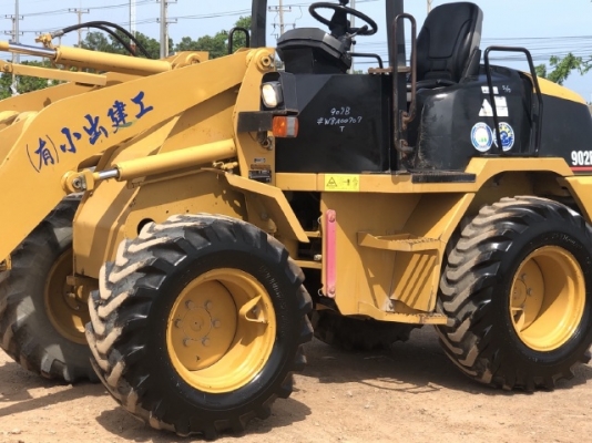 ขายรถตักล้อยาง CAT 902B ปี 2012 (6XX ชั่วโมง) นำเข้าเองจากญี่ปุ่น สภาพสวยพร้อมใช้ มีVDOการทำงานครับ