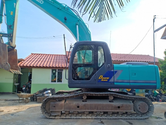 มาใหม่จ้า..KOBELCO SK200-6 เก่านอกแท้  สภาพสวย  เครื่องปั๊มแห้ง...มีลายแย๊ก...พร้อมใช้  โทร 089-3818694 จ๊อย