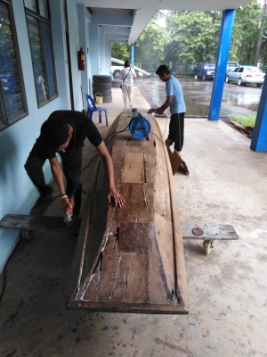 รับหุ้มเรือไม้ด้วยไฟเบอร์กล๊าส