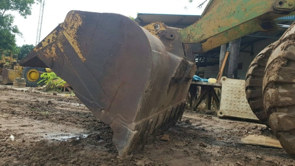 ขายบุ้งกี้ รถตัก CAT-966 สภาพตามรูปครับ