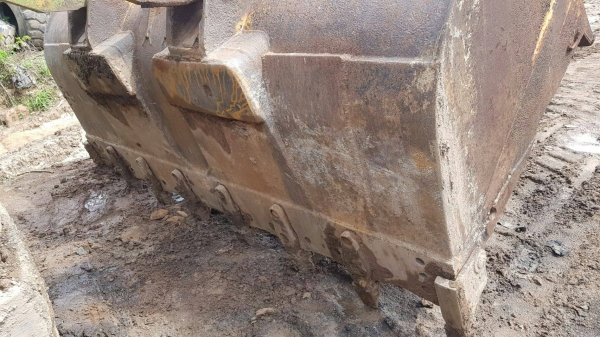 ขายบุ้งกี้ รถตัก CAT-966 สภาพตามรูปครับ