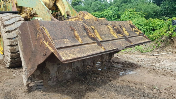 ขายบุ้งกี้ รถตัก CAT-966 สภาพตามรูปครับ