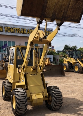 ขายรถตักล้อยาง TCM 810A-2 (เทียบเท่า WA30) (1,XXX ชั่วโมง) นำเข้าเองจากญี่ปุ่น สภาพสวยพร้อมใช้  มีVDOครับ