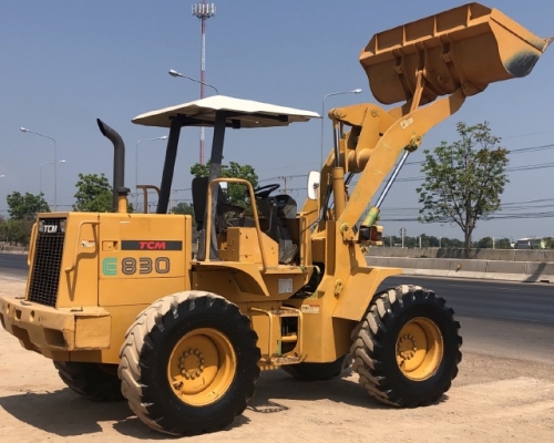 ขายรถตักล้อยาง TCM E830 นำเข้าเองจากญี่ปุ่น สภาพสวยพร้อมใช้ มีVDOการทำงานครับ