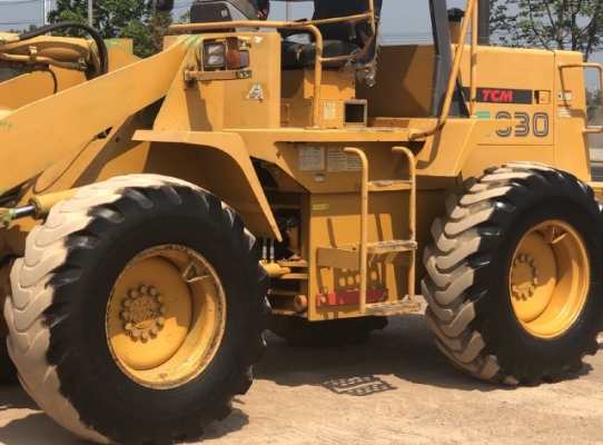 ขายรถตักล้อยาง TCM E830 นำเข้าเองจากญี่ปุ่น สภาพสวยพร้อมใช้ มีVDOการทำงานครับ