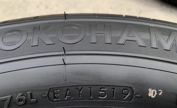 ยางใหม่ป้ายแดง 205-70-15 Yokohama ปี 19 ตุ่มเป้งๆ เส้นสีจัดจ้านทุกเส้น