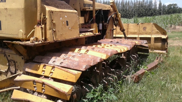 ขายแทรคเตอร์ CAT D5B เครื่อง10Z เกียร์ตัดตีนเป็ดมีสามคันราคาคันละ 1,300,000
