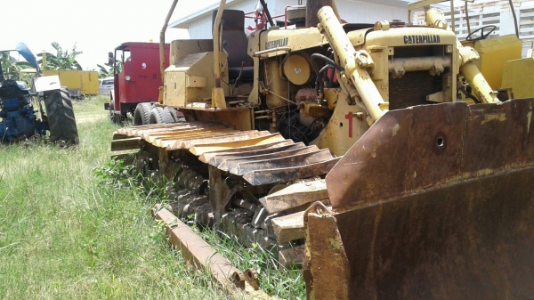 ขายแทรคเตอร์ CAT D5B เครื่อง10Z เกียร์ตัดตีนเป็ดมีสามคันราคาคันละ 1,300,000 ขายแทรคเตอร์ CAT D5B เครื่อง10Z เกียร์ตัดตีนเป็ดมีสามคันราคาคันละ 1,300,000
