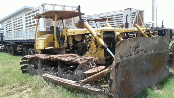 ขายแทรคเตอร D5B เครื่ิอง10Z เกียร์ตัดตีนเป็ดมีสามคันราคาคันละ 1,300,000