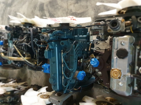 เครื่องยนต์ดีเซลรุ่นใหม่ล่าสุด kubota 4สูบ v1505 38แรงม้า สภาพสวย ชม.งานน้อยมาก หัวฉีดระบบ di ประหยัดน้ำมันที่สุด อะไหล่ตรงรุ่นกับเครื่องบ้านเรา นำเข้าจากญี่ปุ่น ติดง่าย เครื่องแน่น ประหยัดน้ำมัน ไม่เคยใช้งานในไทย สนใจติดต่อ 0817502357 จัดส่งสินค้าได้ทั่ว