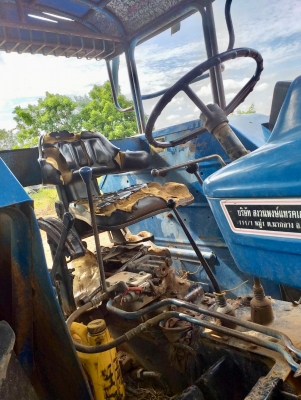 FORD 6610 รถไถเพลาเดียว เสื้อลาย เครื่องแรงดีพร้อมใช้งาน อุปกรณ์ครบ ใบดันหน้า ผานพรวน 6 ระบบไฮดรอลิกส์ยกหางขึ้นลงปกติดี ช่วงล่างดี ยางสภาพพอใช้งานได้ ราคาต่อรองได้ครับ