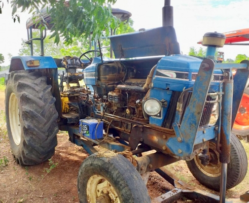 FORD 6610 รถไถเพลาเดียว เสื้อลาย เครื่องแรงดีพร้อมใช้งาน อุปกรณ์ครบ ใบดันหน้า ผานพรวน 6 ระบบไฮดรอลิกส์ยกหางขึ้นลงปกติดี ช่วงล่างดี ยางสภาพพอใช้งานได้ ราคาต่อรองได้ครับ