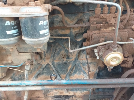 FORD 6610 รถไถเพลาเดียว เสื้อลาย เครื่องแรงดีพร้อมใช้งาน อุปกรณ์ครบ ใบดันหน้า ผานพรวน 6 ระบบไฮดรอลิกส์ยกหางขึ้นลงปกติดี ช่วงล่างดี ยางสภาพพอใช้งานได้ ราคาต่อรองได้ครับ