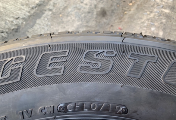 ยางใหม่ป้ายแดง 255-65-17 Bridgestone ปี 19 ใหม่ๆยกห้าง สวยกริ๊บ