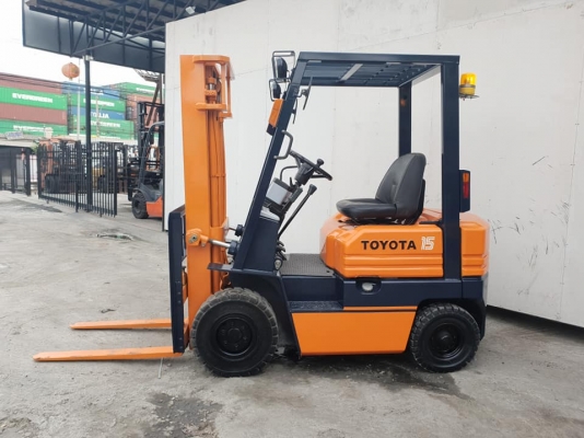 ขายโฟล์คลิฟท์ TOYOTA 5FG15 1.5 ตัน สภาพพร้อมใช้งาน
