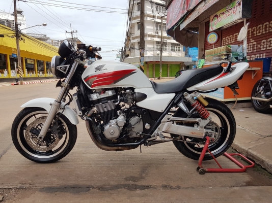 ขาย HONDA CB1300 ปี2000 แต่งสวย แฮนด์บาร์ กันล้ม ท่อแต่งฟลูไทเทเนียม AGRAS อินวอยส์ สรรพสามิตร ราคา 