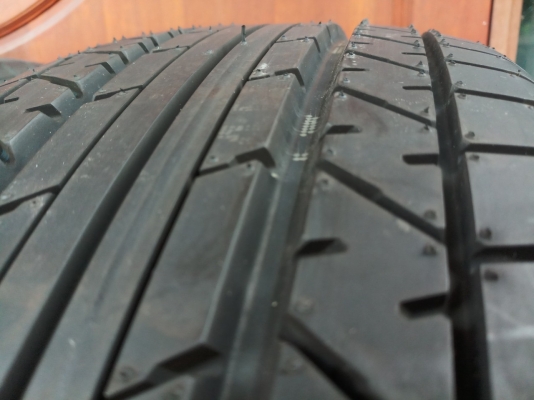 ยาง YOKOHAMA made in Japan ขอบ 215/55R17 ปี 13