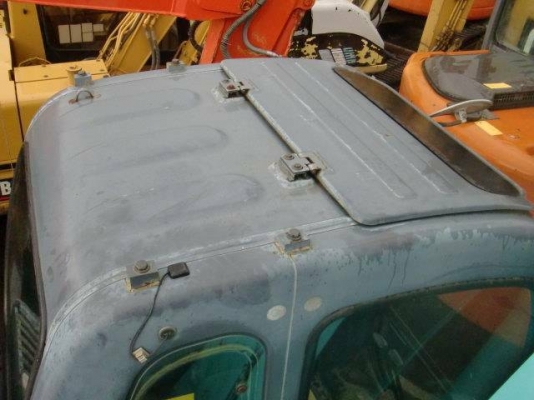 รถขุดรุ่นยอดนิยม KOBELCO SK135SR-2 YY-05 นำเข้าจากญี่ปุ่นโดยตรง โทร.090-986-2521 อ๊อบ