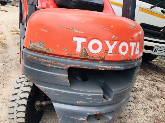 TOYOTA  2.5 ตัน