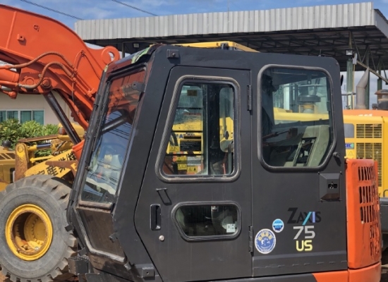 ขายรถขุด HITACHI ZX75US-3 ปี 2010 หัวกระแทก นำเข้าเองจากญี่ปุ่น สภาพพร้อมใช้ มีVDOการทำงานครับ