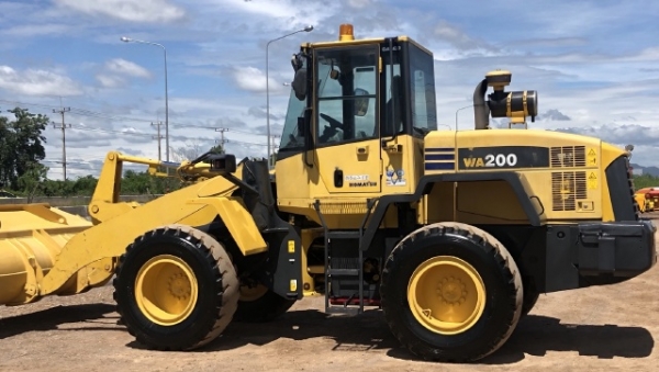 ขายรถตักล้อยาง KOMATSU WA200-5 แขนยาวพิเศษ นำเข้าเองจากญี่ปุ่น สภาพสวยพร้อมใช้ มีVDOการทำงานครับ