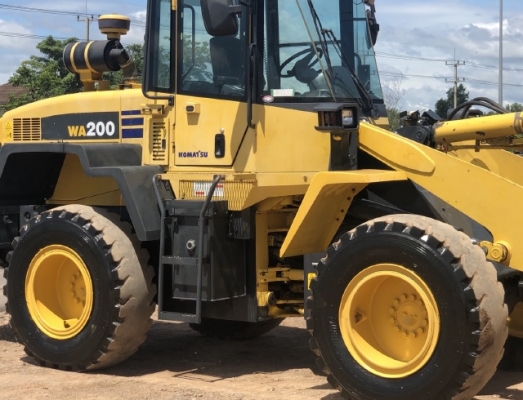 ขายรถตักล้อยาง KOMATSU WA200-5 แขนยาวพิเศษ นำเข้าเองจากญี่ปุ่น สภาพสวยพร้อมใช้ มีVDOการทำงานครับ