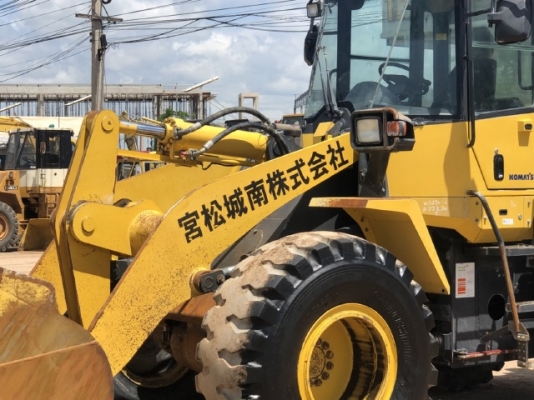 ขายรถตักล้อยาง KOMATSU WA270-6 ปี 2012 นำเข้าเองจากญี่ปุ่น สภาพสวยพร้อมใช้ มีVDOการทำงานครับ ขายรถตักล้อยาง KOMATSU WA270-6 ปี 2012 นำเข้าเองจากญี่ปุ่น สภาพสวยพร้อมใช้ มีVDOการทำงานครับ