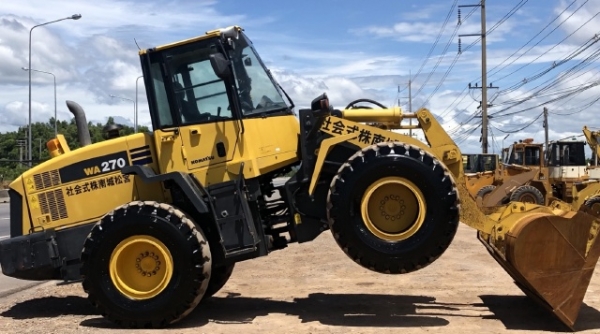 ขายรถตักล้อยาง KOMATSU WA270-6 ปี 2012 นำเข้าเองจากญี่ปุ่น สภาพสวยพร้อมใช้ มีVDOการทำงานครับ ขายรถตักล้อยาง KOMATSU WA270-6 ปี 2012 นำเข้าเองจากญี่ปุ่น สภาพสวยพร้อมใช้ มีVDOการทำงานครับ