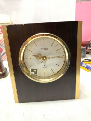 450 บ.ส่งถึงบ้านฟรี โทร 083-2000058 LINE ID: line832923 นาฬิกายี่ห้อ CITIZEN เป็นแบบตั้งโต๊ะ ตั้งโชว
