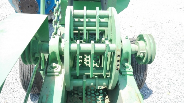 เครื่องสับย่อยไม้(ชิพไม้) ใช้กับมอเตอร์ 10-15 HP แบบโมบายเคลื่อนที่ลากจูงได้ เครื่องประกอบใหม่ 100\%
