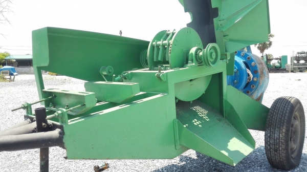 เครื่องสับย่อยไม้(ชิพไม้) ใช้กับมอเตอร์ 10-15 HP แบบโมบายเคลื่อนที่ลากจูงได้ เครื่องประกอบใหม่ 100\% เครื่องสับย่อยไม้(ชิพไม้) ใช้กับมอเตอร์ 10-15 HP แบบโมบายเคลื่อนที่ลากจูงได้ เครื่องประกอบใหม่ 100\%