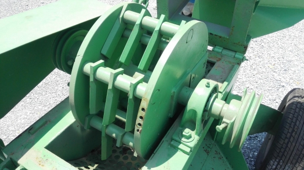 เครื่องสับย่อยไม้(ชิพไม้) ใช้กับมอเตอร์ 10-15 HP แบบโมบายเคลื่อนที่ลากจูงได้ เครื่องประกอบใหม่ 100\%