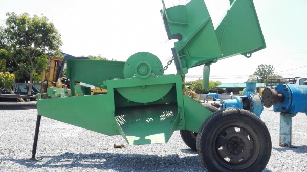เครื่องสับย่อยไม้(ชิพไม้) ใช้กับมอเตอร์ 10-15 HP แบบโมบายเคลื่อนที่ลากจูงได้ เครื่องประกอบใหม่ 100\% เครื่องสับย่อยไม้(ชิพไม้) ใช้กับมอเตอร์ 10-15 HP แบบโมบายเคลื่อนที่ลากจูงได้ เครื่องประกอบใหม่ 100\%