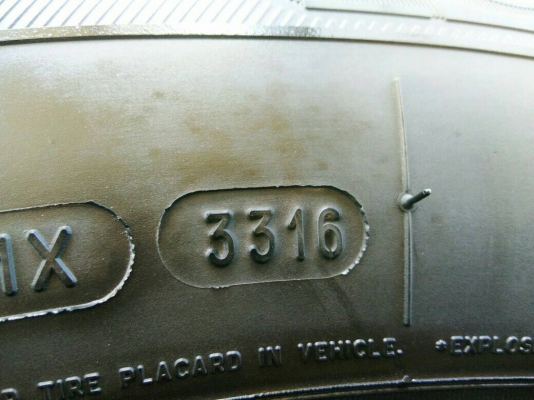 ขายยาง 265/65R17 มิชลิน ปลายปี16 ดอกยางเต็มสวยไม่กินข้างไม่มีปะใช้งานยาวๆ ชุดละ 3200 บาท