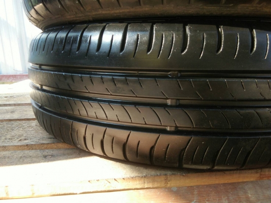 ขายยาง 175/65R15 DUNLOP ปลายปี18 ดอกยางหนาเต็มสดเท่ากันไม่่ร้าวไม่กินข้างไม่มีปะ ชุดละ 2500 บาท