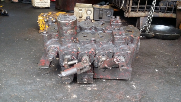 ขายคอนโทรลวาล์ว Kawasaki 4 แกน