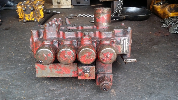 ขายคอนโทรลวาล์ว Kawasaki 4 แกน