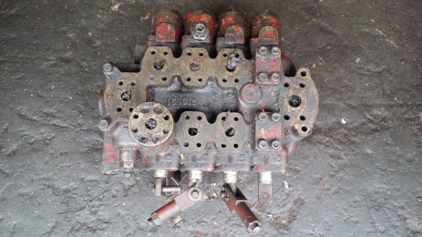 ขายคอนโทรลวาล์ว Kawasaki 4 แกน