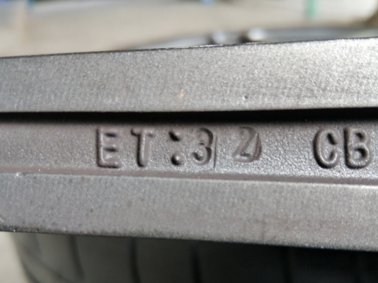 ล้อ AMG style6 ขอบ19 หน้า 8.5 นิ้ว +32 หลัง 9.5 นิ้ว +32 สภาพใหม่ เพิ่งทำสีมาใหม่ พร้อมยางหน้า Achilles 245 35 19 ปี17 ยางหลัง Michelin 245 35 19 ปลายปี16 ดอกเต็ม ใช้ยาว ราคาไม่แพง