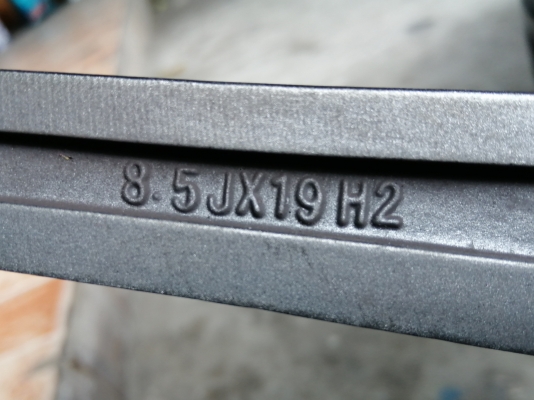 ล้อ AMG style6 ขอบ19 หน้า 8.5 นิ้ว +32 หลัง 9.5 นิ้ว +32 สภาพใหม่ เพิ่งทำสีมาใหม่ พร้อมยางหน้า Achilles 245 35 19 ปี17 ยางหลัง Michelin 245 35 19 ปลายปี16 ดอกเต็ม ใช้ยาว ราคาไม่แพง