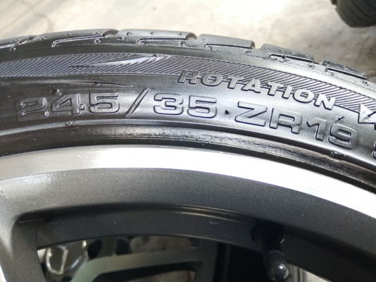 ล้อ AMG style6 ขอบ19 หน้า 8.5 นิ้ว +32 หลัง 9.5 นิ้ว +32 สภาพใหม่ เพิ่งทำสีมาใหม่ พร้อมยางหน้า Achilles 245 35 19 ปี17 ยางหลัง Michelin 245 35 19 ปลายปี16 ดอกเต็ม ใช้ยาว ราคาไม่แพง